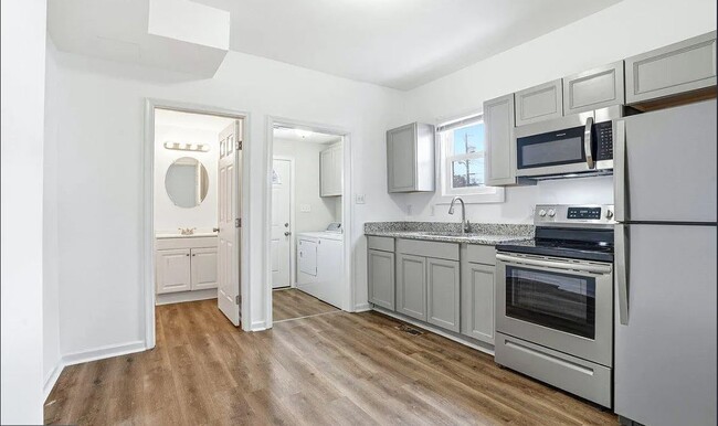 Photo - 728 N Queen St