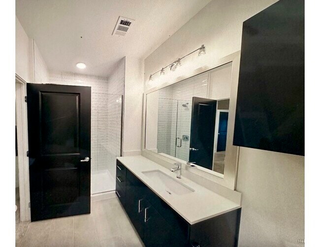 Photo - 6400 Washington Ave Unidad 343 Rental