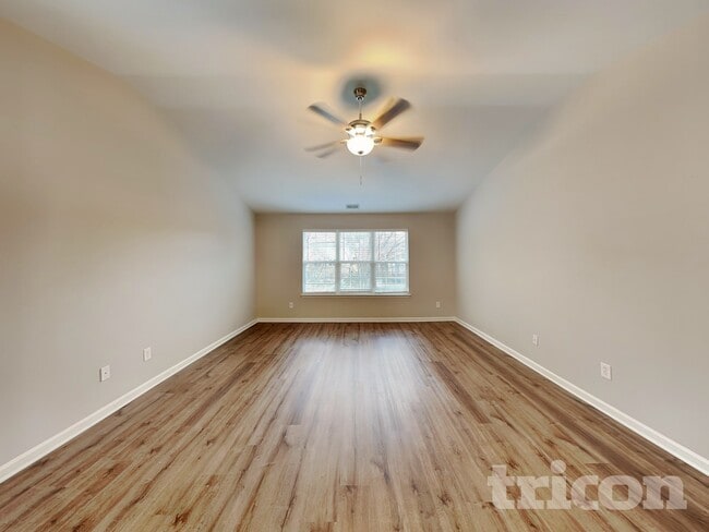 Photo - 207 Reserve Crossing