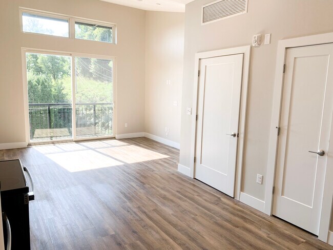 Apartment w/ Vaulted Ceiling