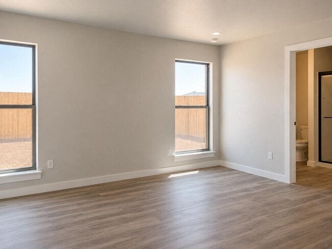 Photo - 2416 Goldfinch Rd