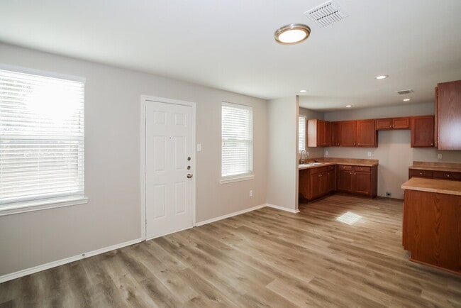 Photo - 6509 Longleaf Ln