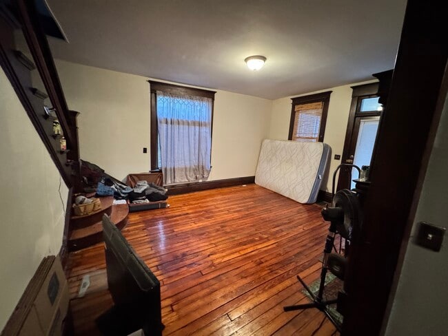 Entry - 119 Butternut Ave