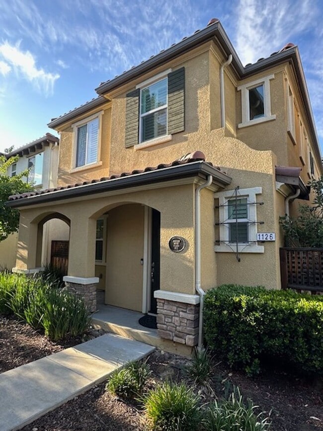 Building Photo - Charming 4BD/2.5BA Vineyard Crossing House!