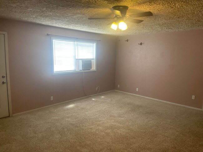 Photo - 908 Maple St