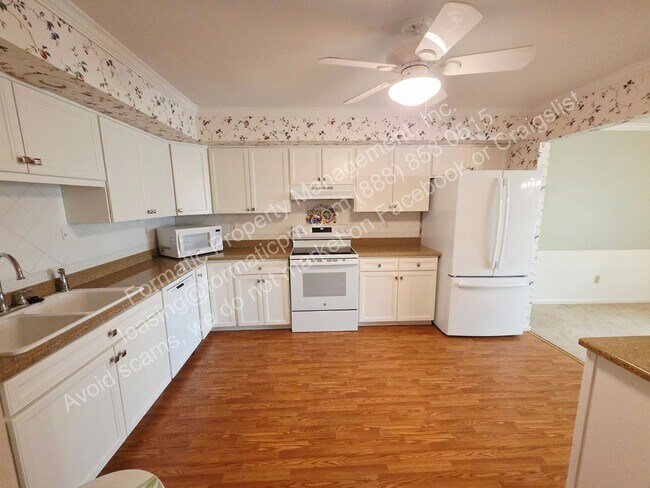 Photo - 157 N Gates Ave