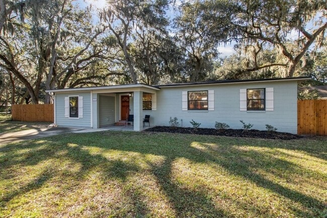 Photo - 1504 Leon St