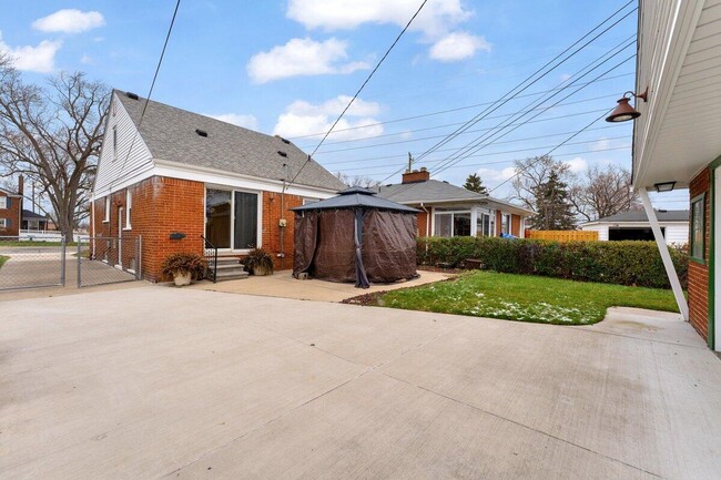 573 Emmons Blvd