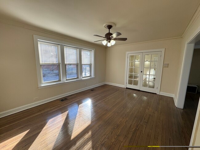 Building Photo - 3570 W Henderson St Unit 1