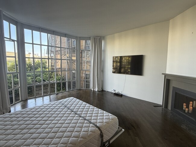 Photo - 1255 California St