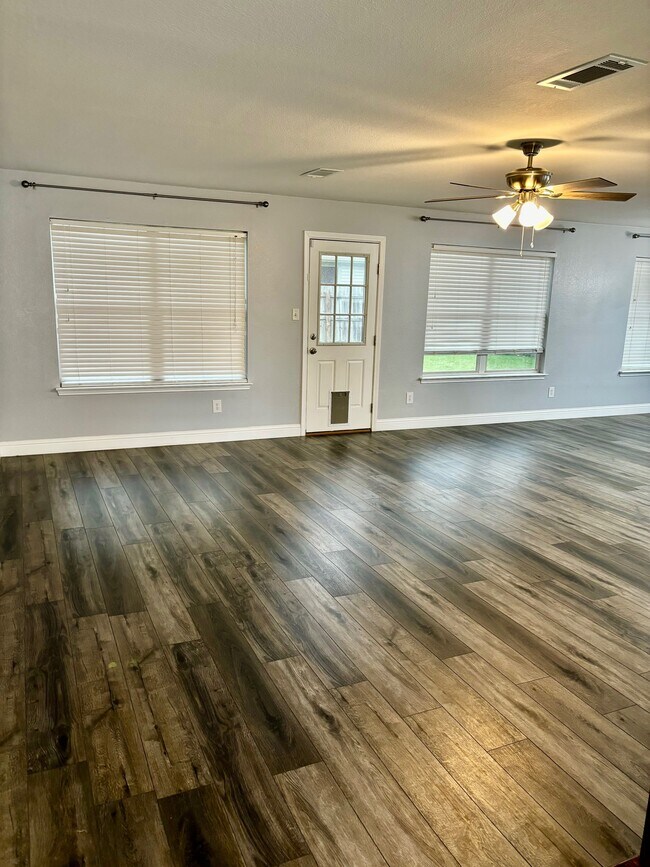 Photo - 137 Centennial Pl