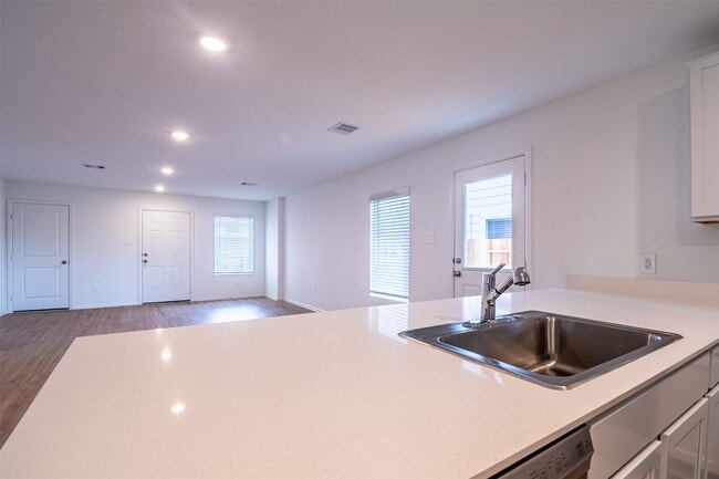 Photo - 1508 Las Cuevas Dr