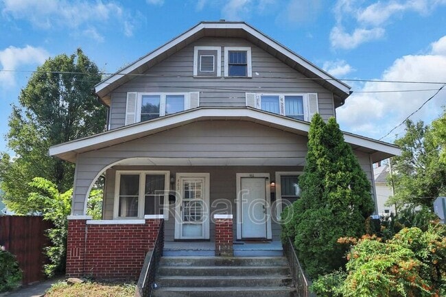 Building Photo - 463 Reinhard Ave Rental