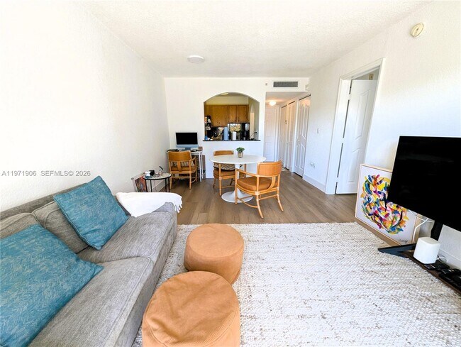 Photo - 445 SW 11th St Unidad 408