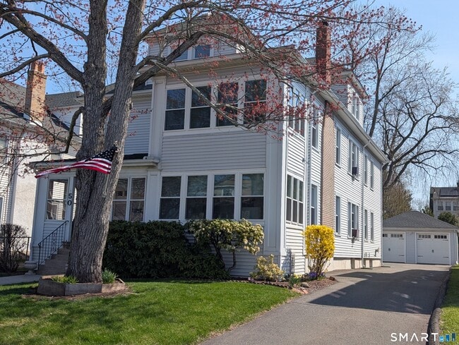 Building Photo - 50 Bretton Rd Unit 3rd Floor