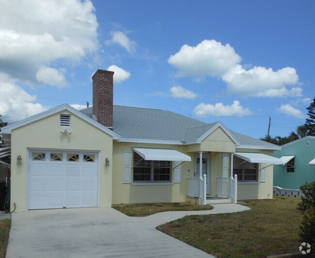 Building Photo - CHARMING 2 BEDROOM, 1 BATH HOME 3 BLOCKS F...