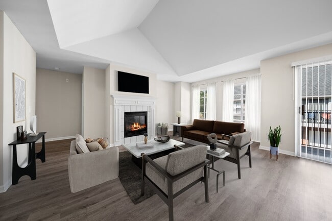 Building Photo - Summit Creek