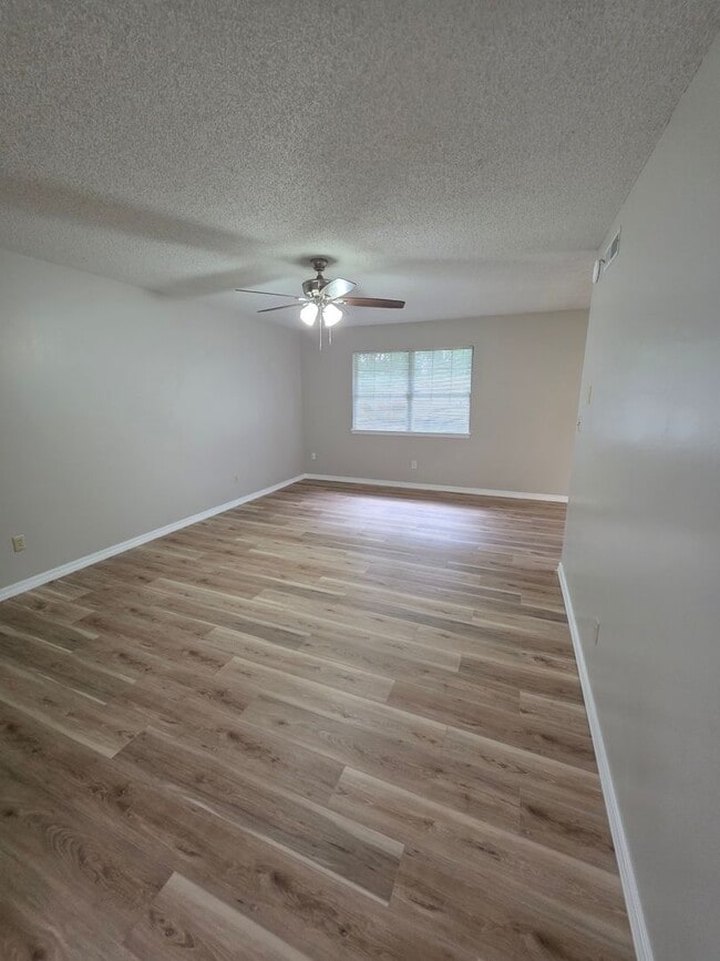 Photo - 1213-1215 University Unidad 1215