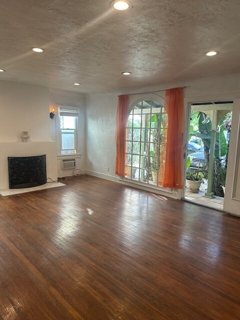 Photo - 6107 Saturn St