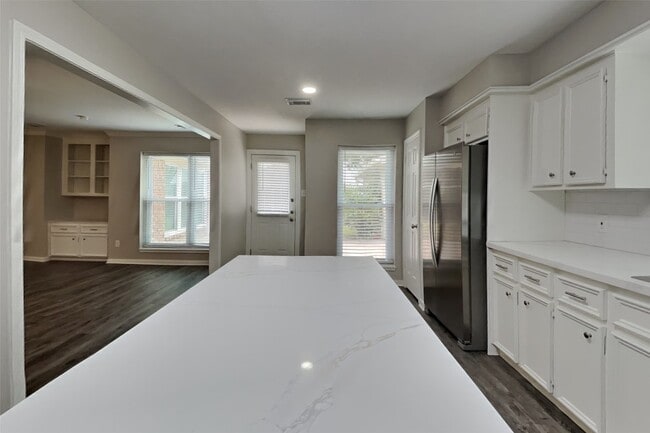 1315 Forest Hollow Dr
