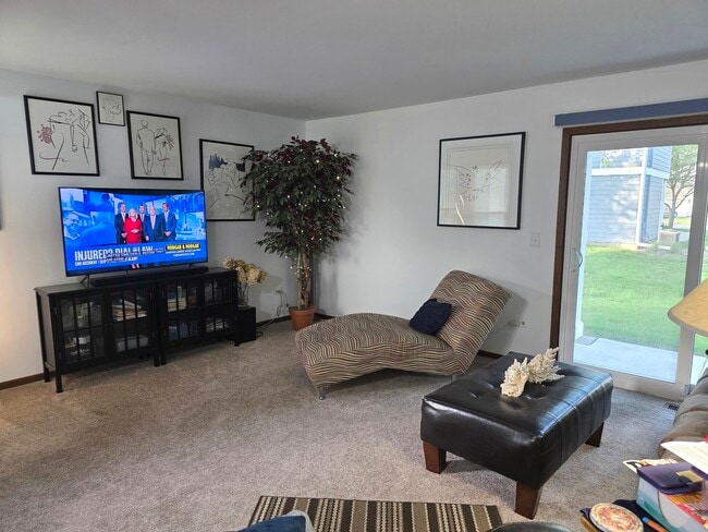 Photo - 951 Glouchester Cir Unit 0