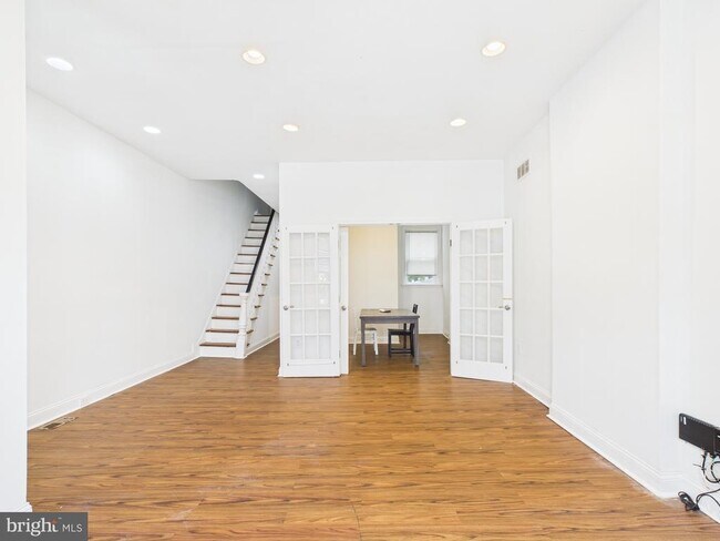 Photo - 3516 Wallace St