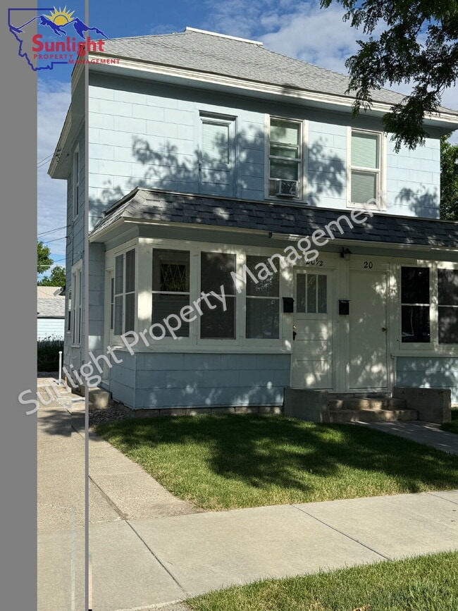 Building Photo - 2 Bed 1 Bath With all the Charm