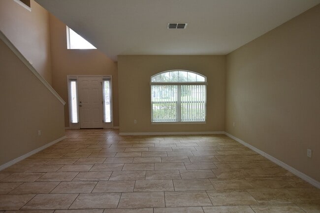 Photo - 527 Bristol Cir