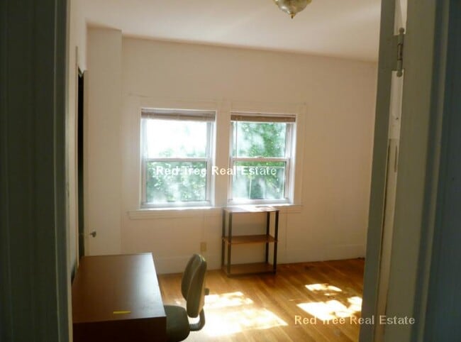 Building Photo - 12 Verndale St Unit 2 Rental