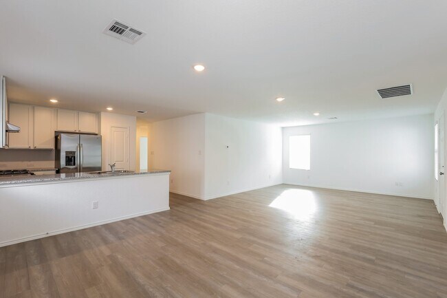 Photo - 13811 Weir Pl