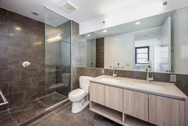Photo - 160 1st St