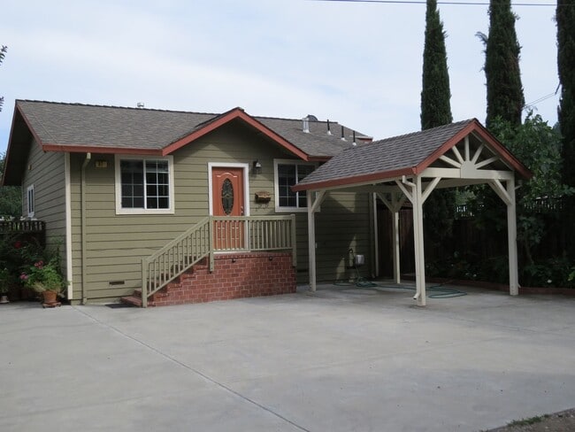 Building Photo - Coming Soon - Geyserville Wine Country Living Awaits! Available June 15, 2026