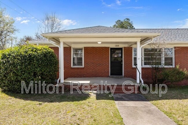 Building Photo - 1208 S 9th St