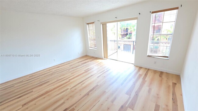 Photo - 650 Tennis Club Dr Unidad 308