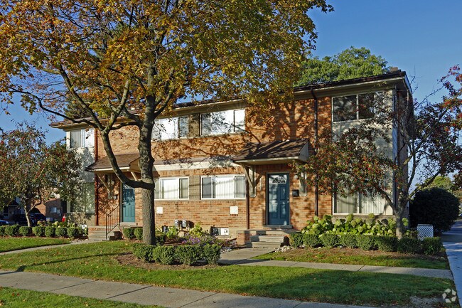 Arlington Townhomes & Apartments
