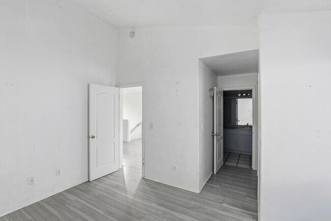 Photo - 3465 Avenue C