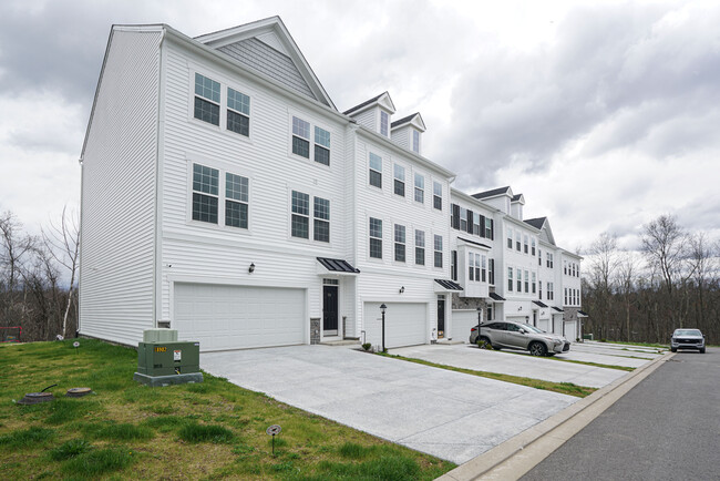 Building Photo - 75 Dover Ct