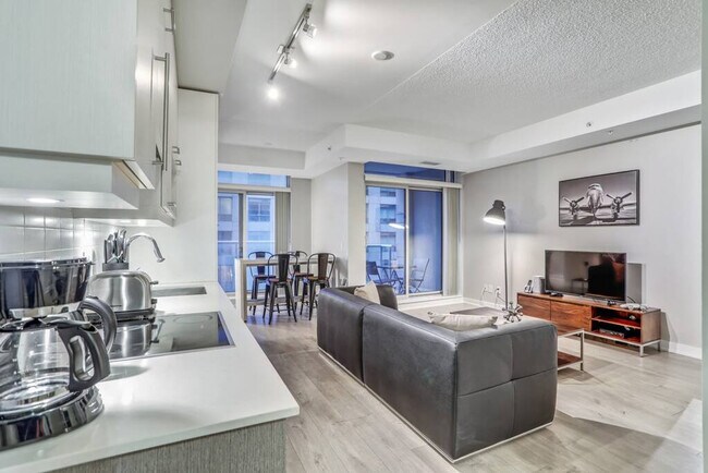 Photo - 255 Queen St W Unit ID1050757P