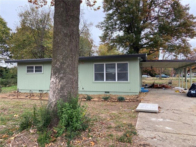 Photo - 3070 W Mt Comfort Rd