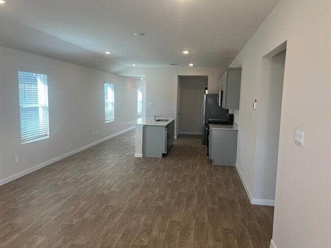 Photo - 112 Raymondville Path