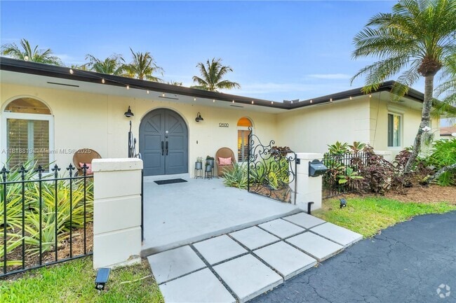 Building Photo - 12600 SW 70th Ave Rental