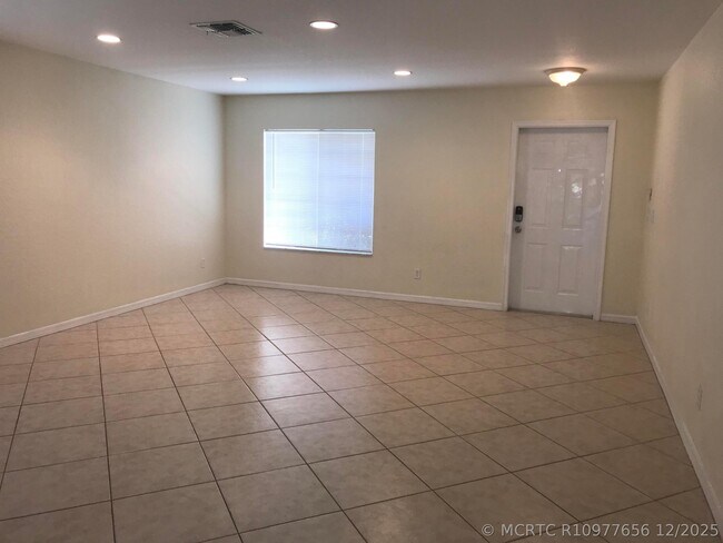 Photo - 2098 Newport Isles Blvd