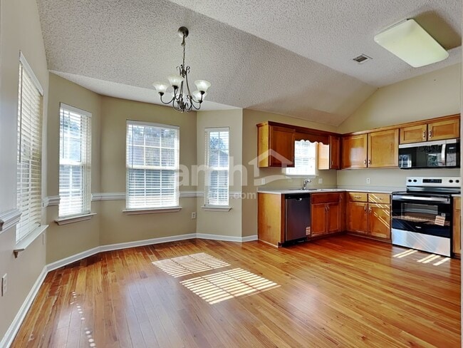 Photo - 64 Lancaster Way