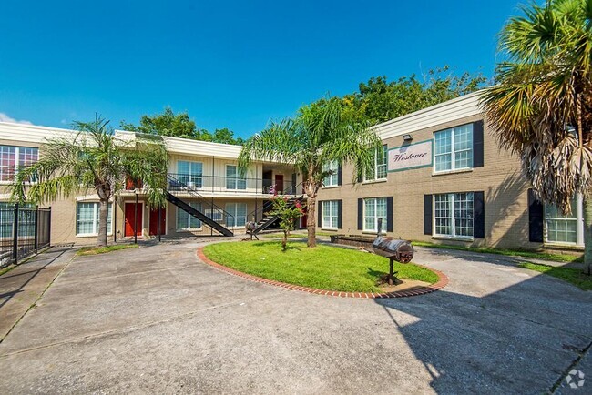 Building Photo - 6810 Westover St Unit 4 Rental