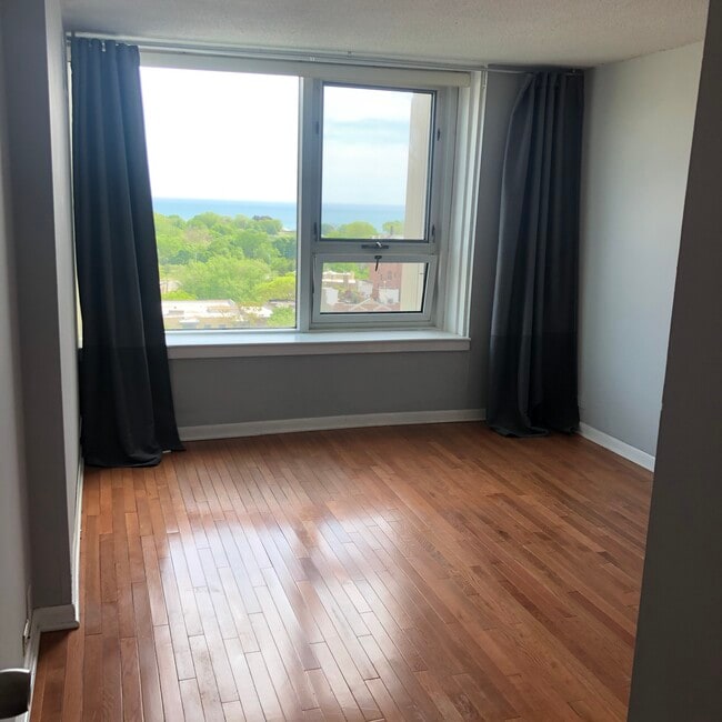 Spacious Bedroom - 2728 N Hampden Ct Unit 1309