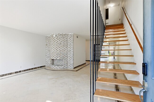 Photo - 2503 McCue Rd Unidad True