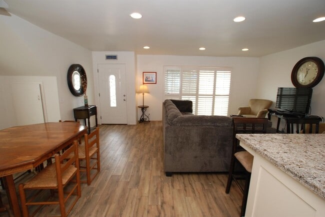 Photo - 9 month winter lease on Balboa Peninsula! No yearly leases Unidad A
