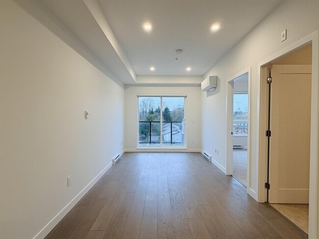 Photo - 5398-5207 207 St