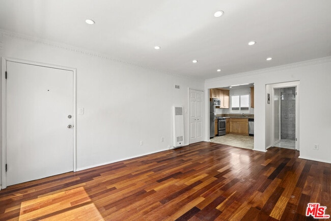 Building Photo - 1235 N Harper Ave Unit 19