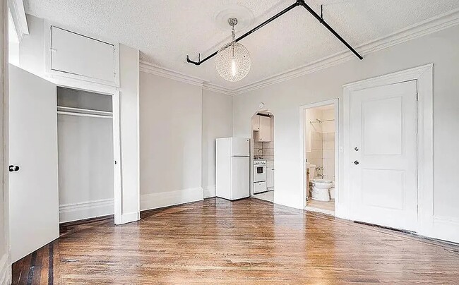 915 Sterling Pl Unit 3